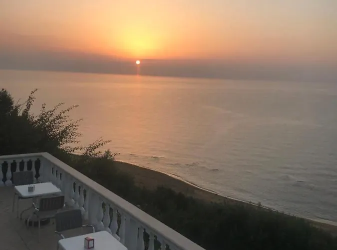 Alojamento de Acomodação e Pequeno-almoço Casa Elvira 4*