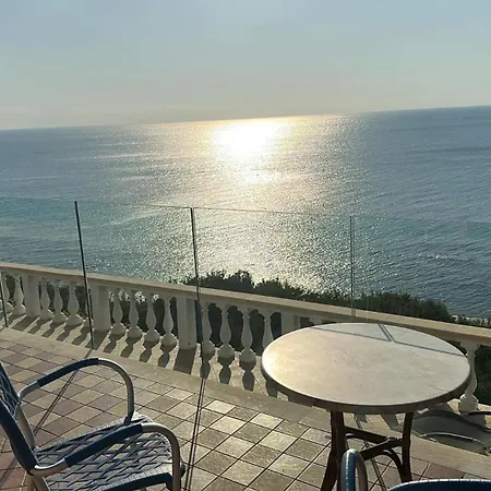 Casa Elvira Bed & Breakfast 4*