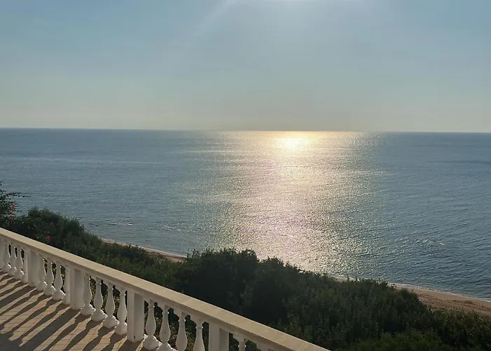 לינה וארוחת בוקר Casa Elvira 4*