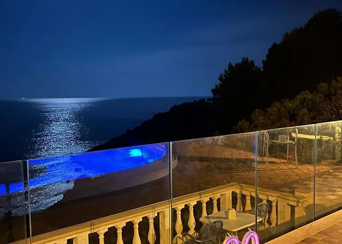 לינה וארוחת בוקר Casa Elvira 4*