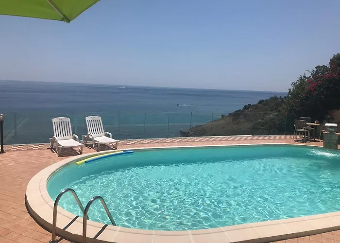 לינה וארוחת בוקר Casa Elvira